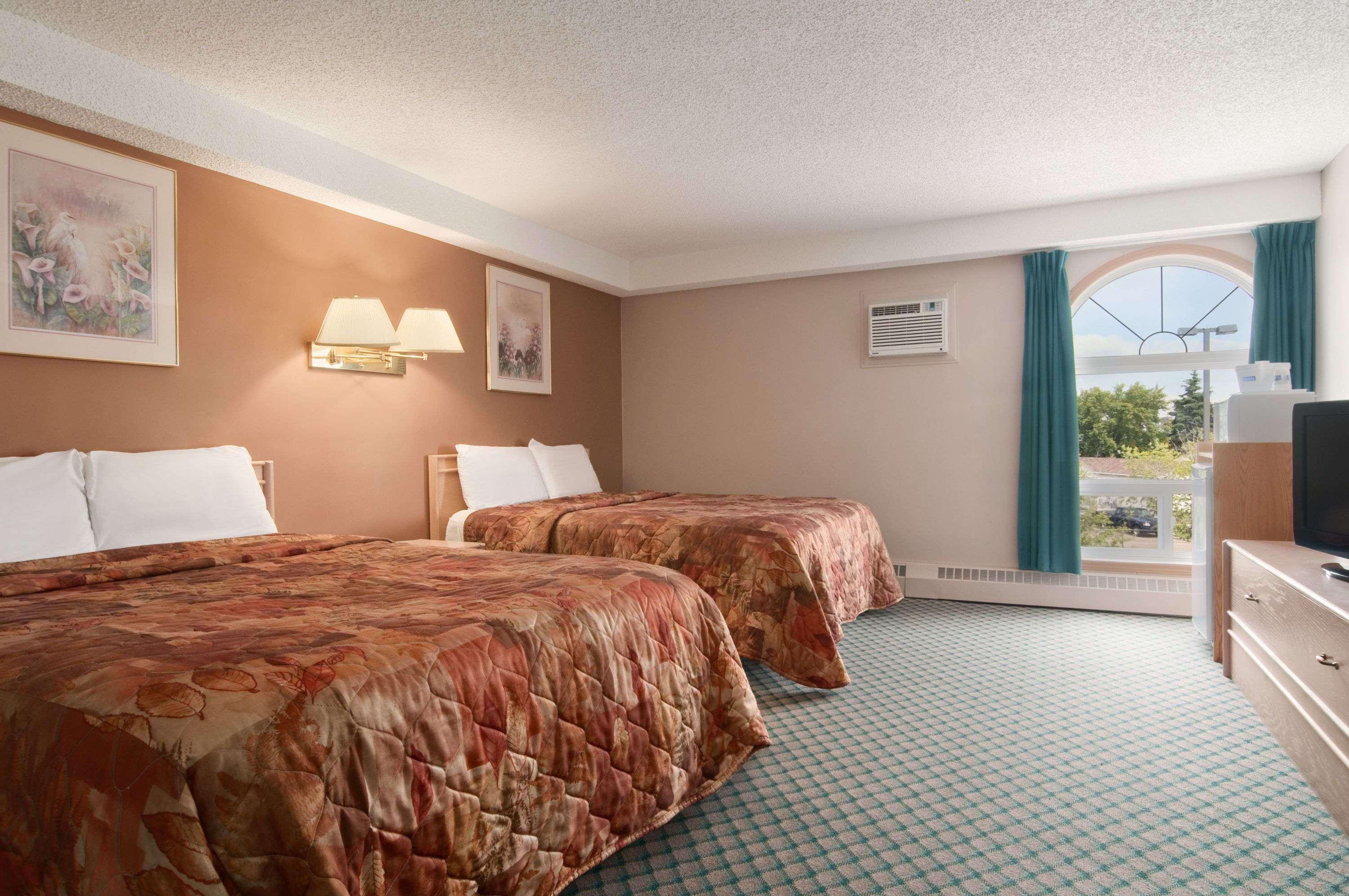 Hotel Travelodge By Wyndham Edmonton Airport 2*
