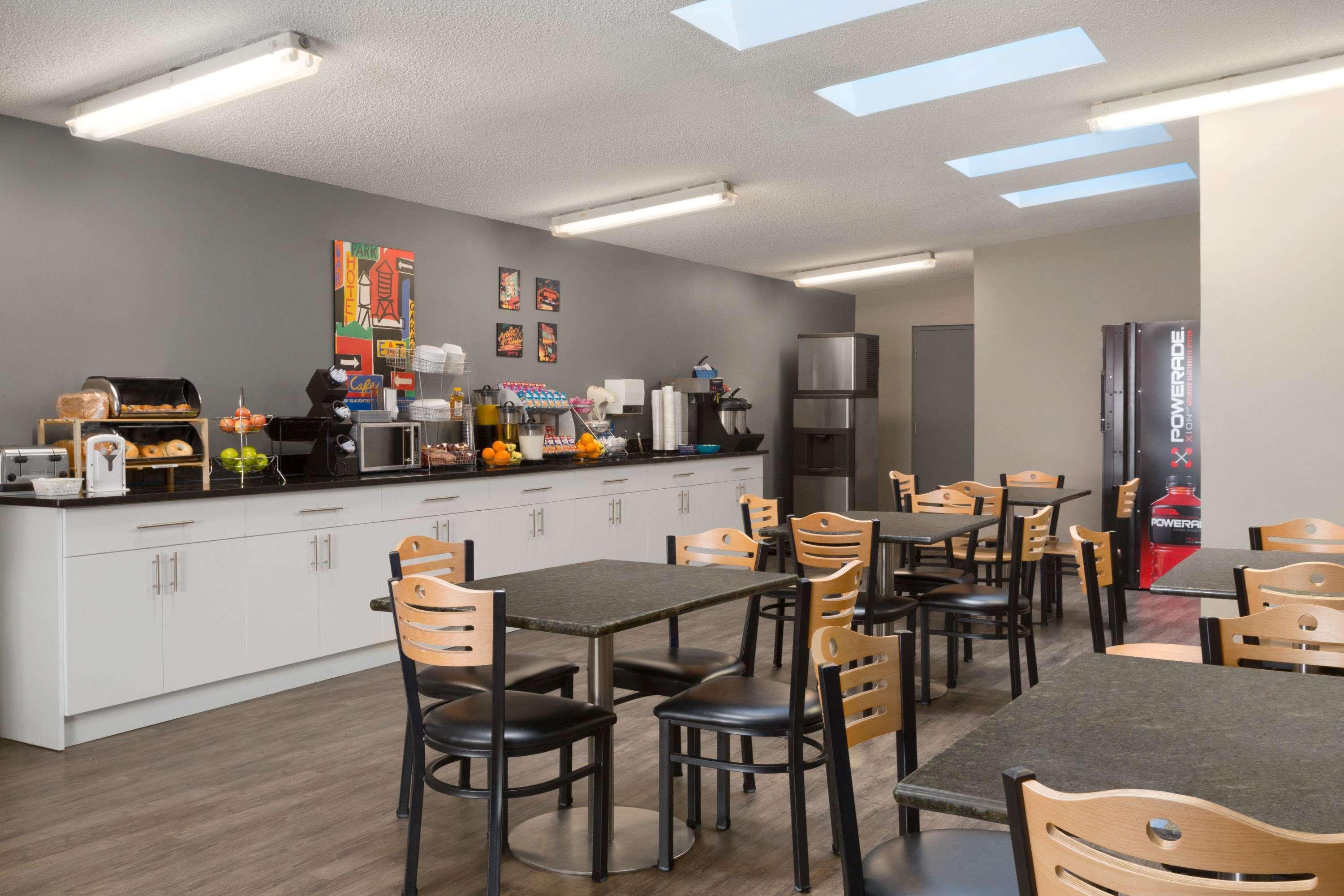 Travelodge By Wyndham Edmonton Airport 2* Leduc