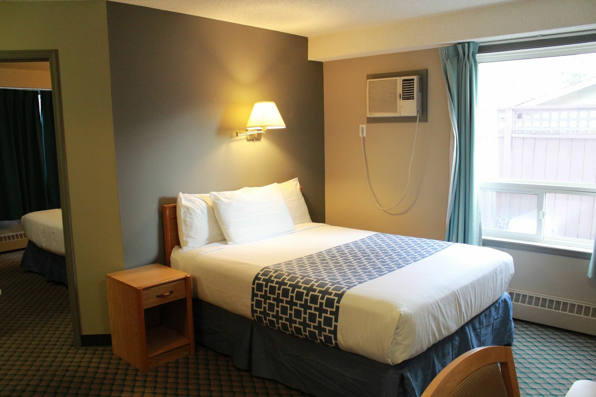 Travelodge By Wyndham Edmonton Airport 2*
