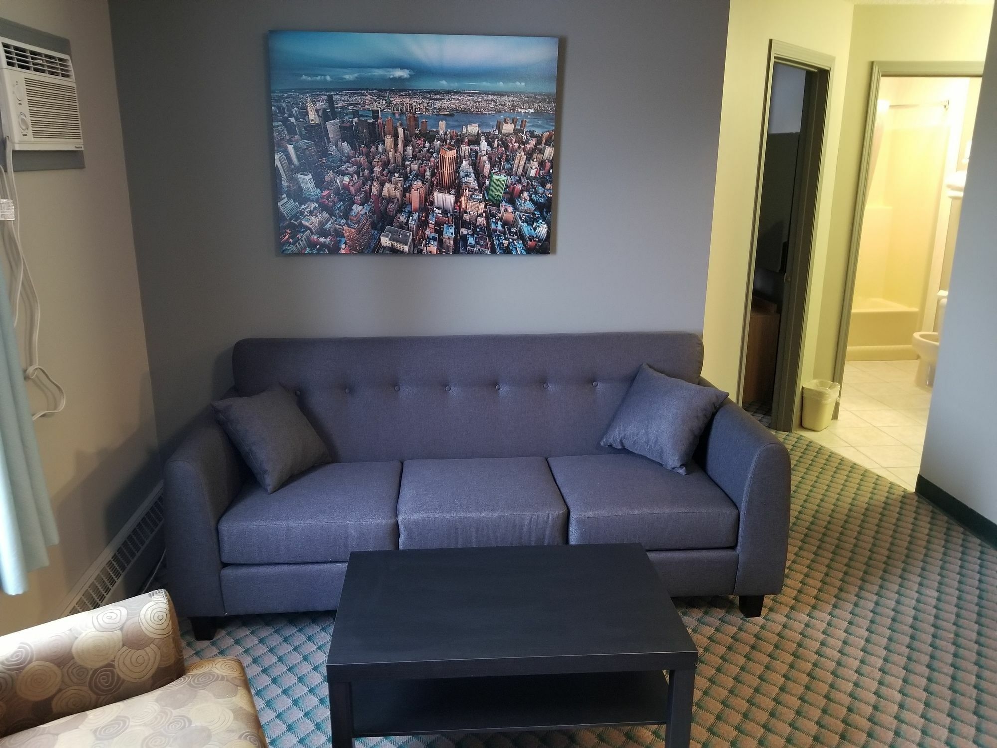 Travelodge By Wyndham Edmonton Airport 2*