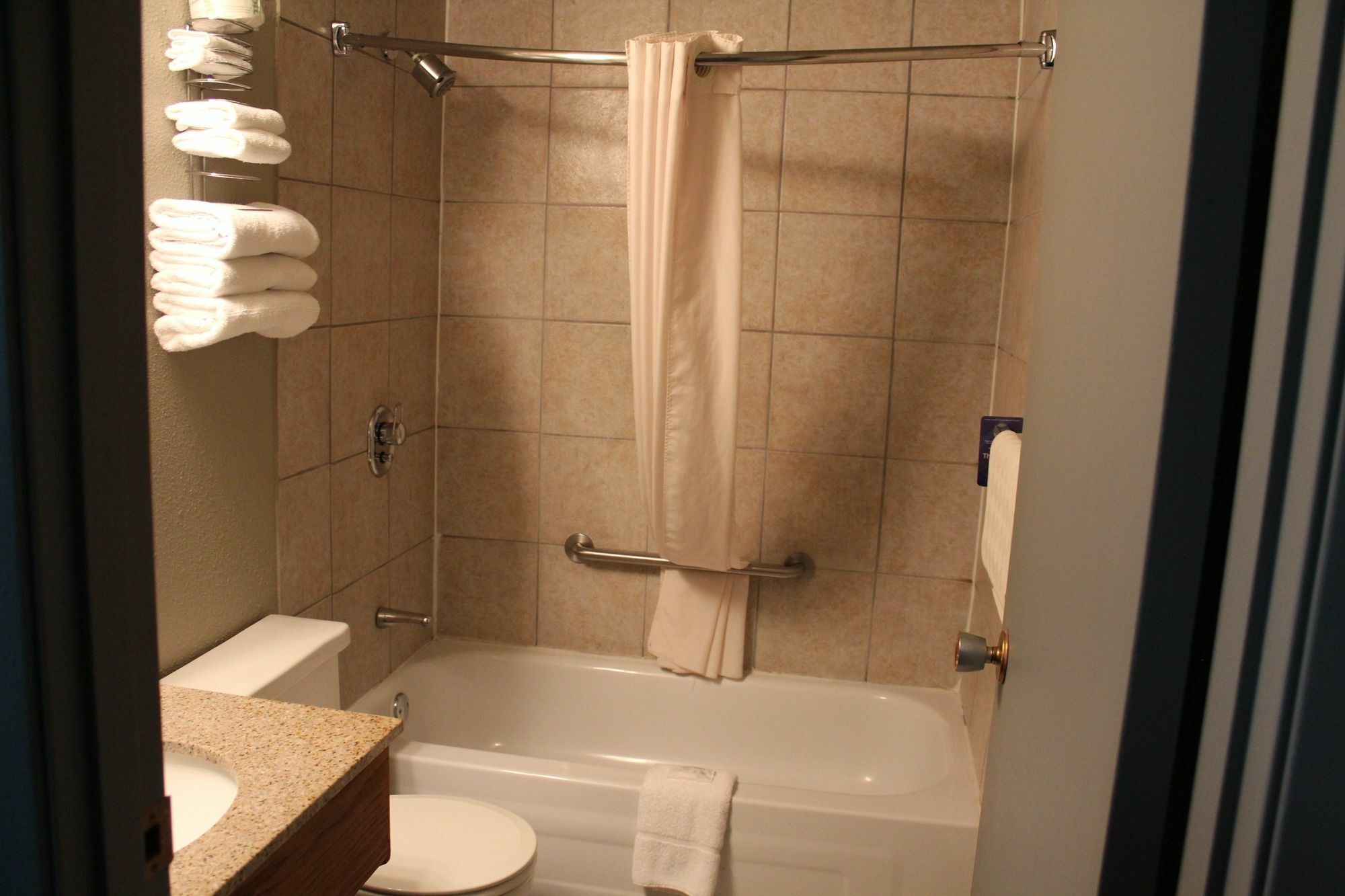 Travelodge By Wyndham Edmonton Airport Leduc