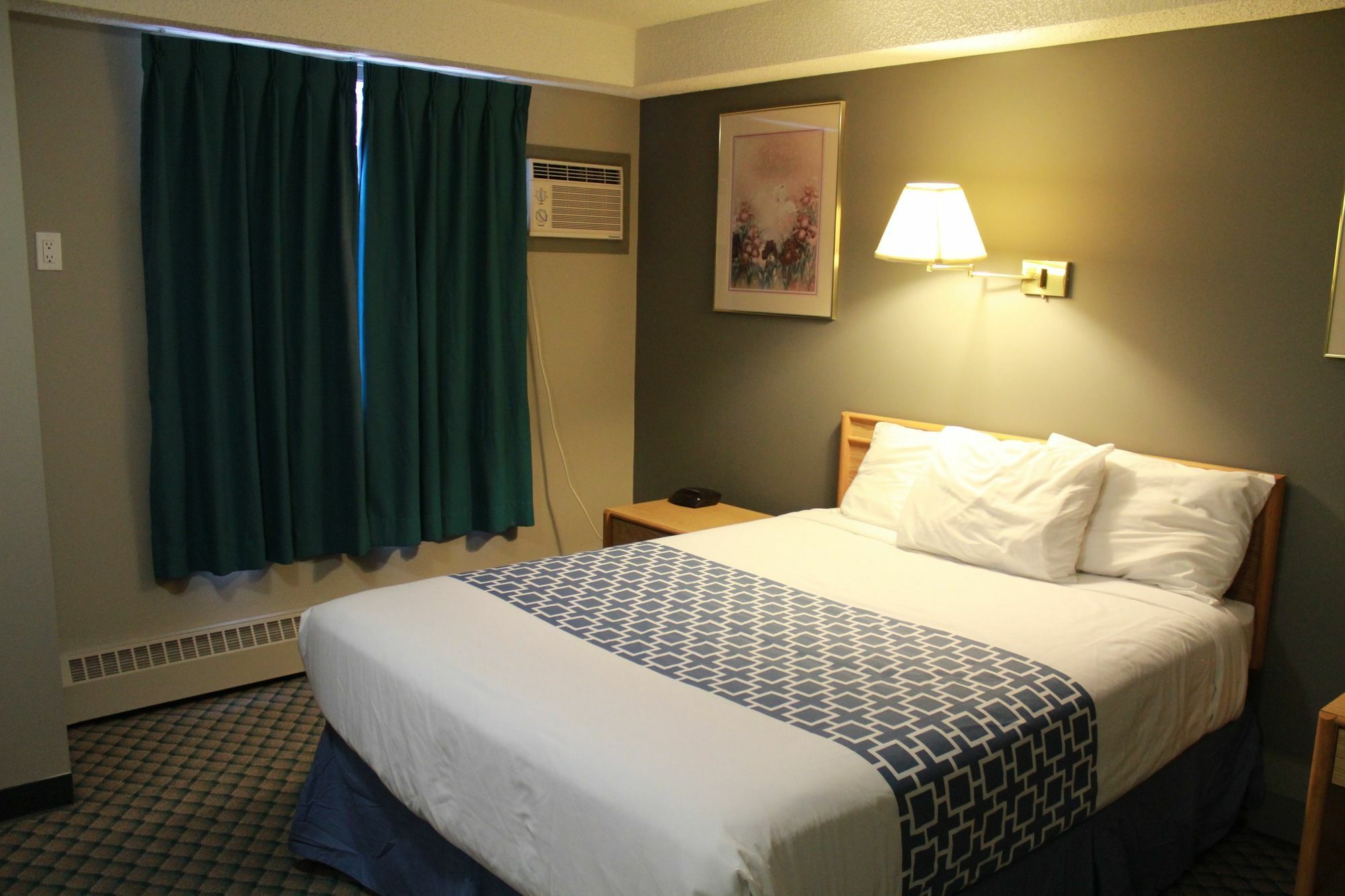 Travelodge By Wyndham Edmonton Airport Hotel 2*